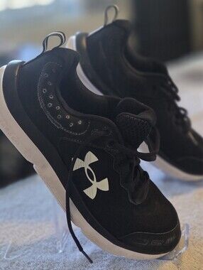Under Armour Charged Assert Black Men's Athletic Sneakers with White Logo Size 9